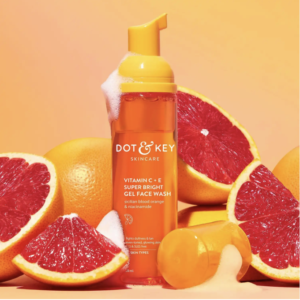 DOT & KEY Vitamin C Super Bright Foaming Face Wash For Dull&Pigmented Skin|With Triple Vitamin C,Blood Orange&Papaya|Sulphate Free|For All Skin Types|For Women&Men|Travel Edition|80Ml