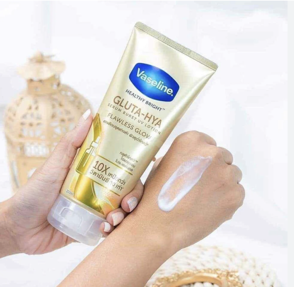 Vaseline Gluta Hya Flawless Glow Serum in Lotion – 300ml- Thailand